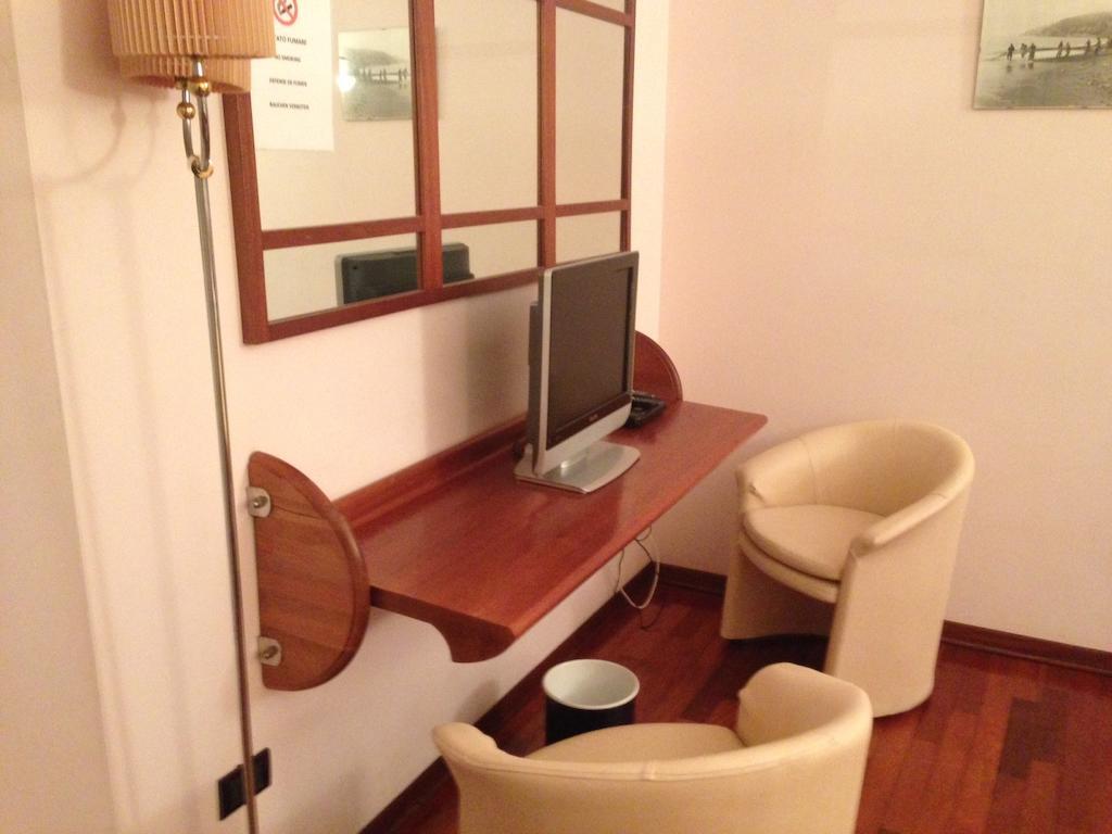 Hotel Sirenella Mele Habitación foto
