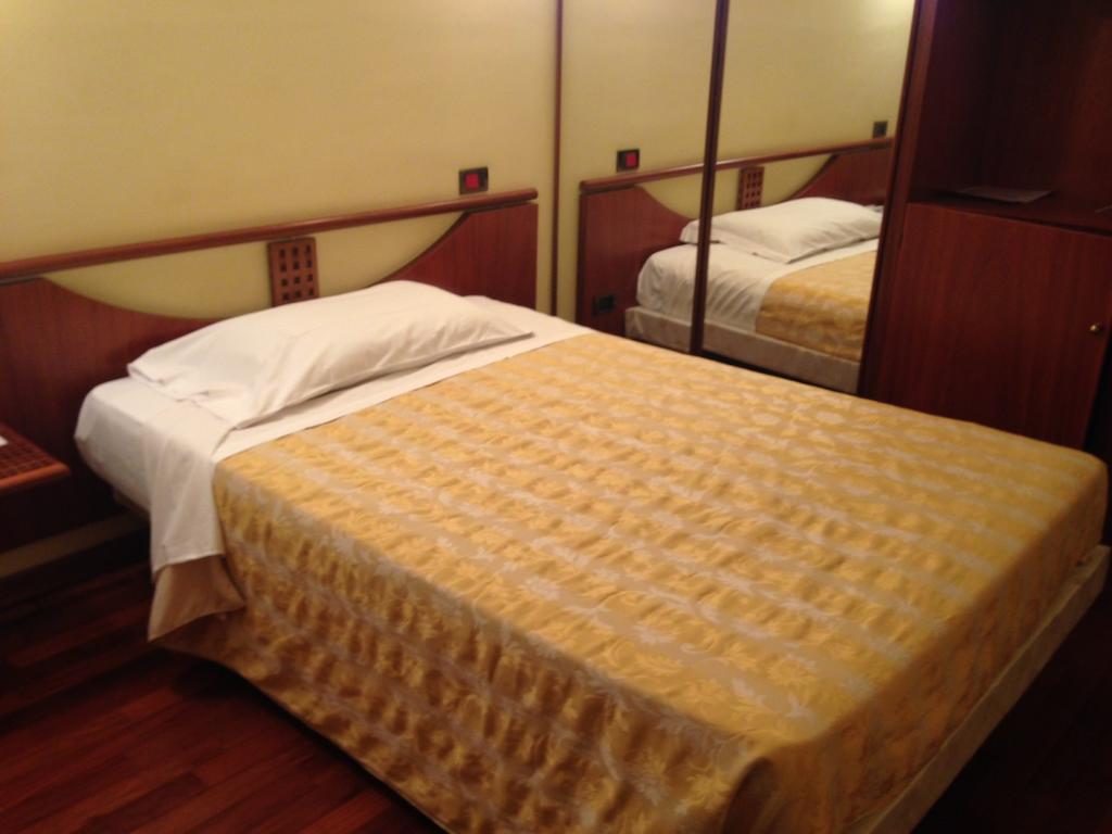 Hotel Sirenella Mele Habitación foto